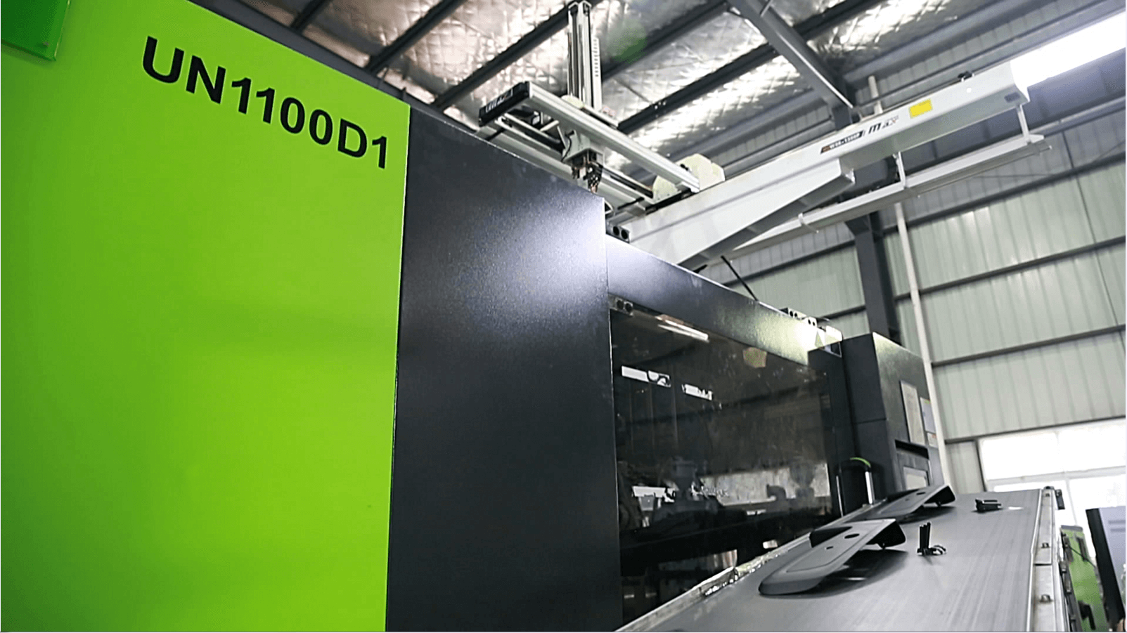 銀寶山新：UN1100 D1兩板機，生產廣菲克汽車內飾件
